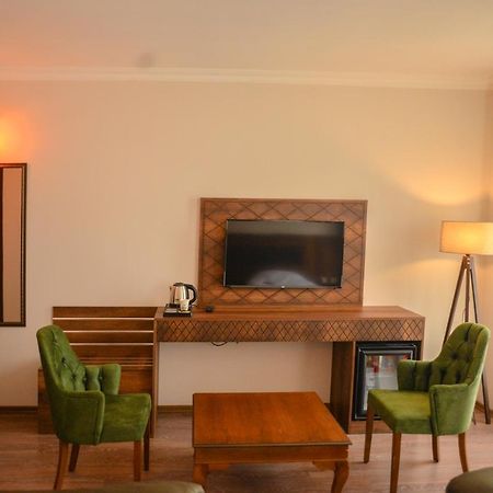 Neva Hotel Μαλάτεια Εξωτερικό φωτογραφία