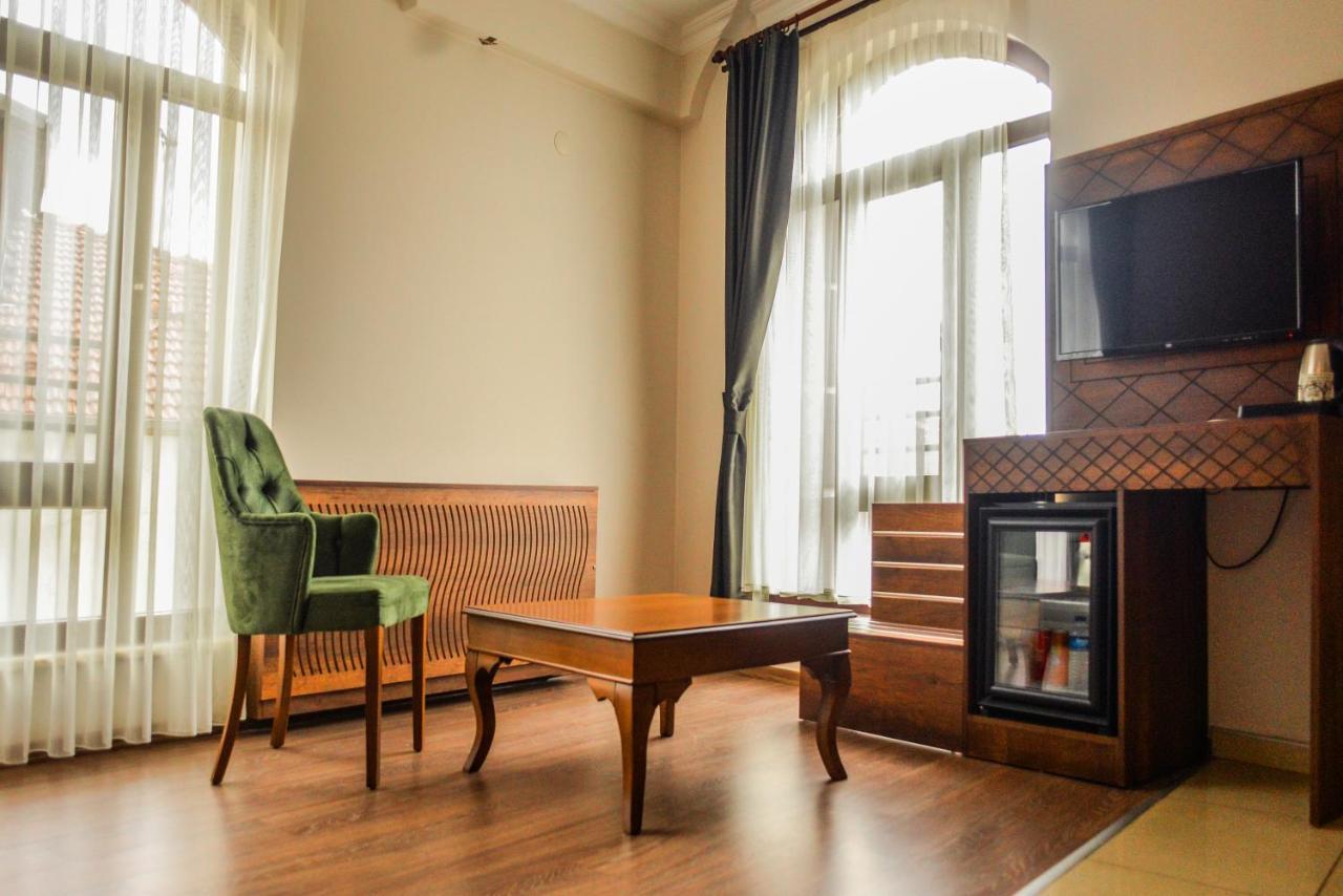 Neva Hotel Μαλάτεια Εξωτερικό φωτογραφία