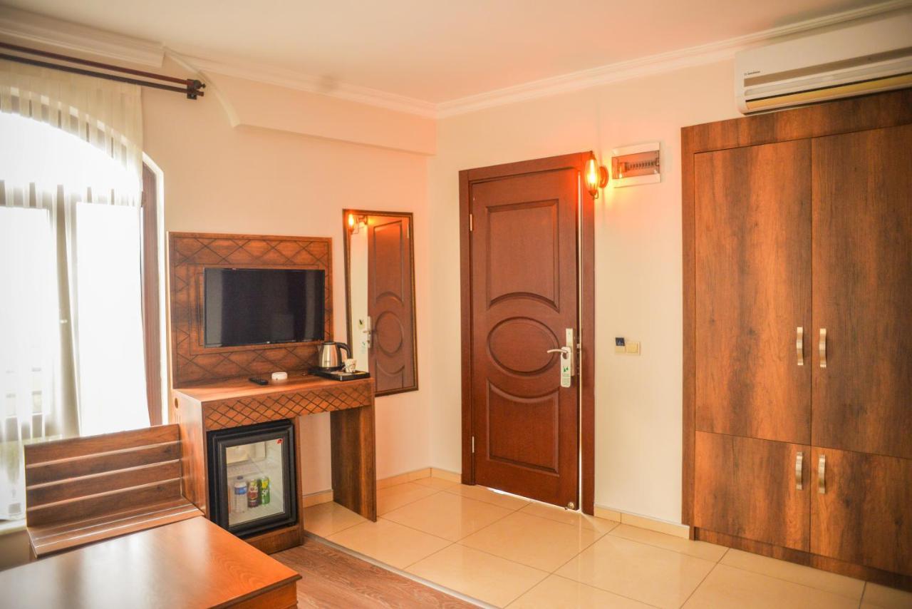 Neva Hotel Μαλάτεια Εξωτερικό φωτογραφία