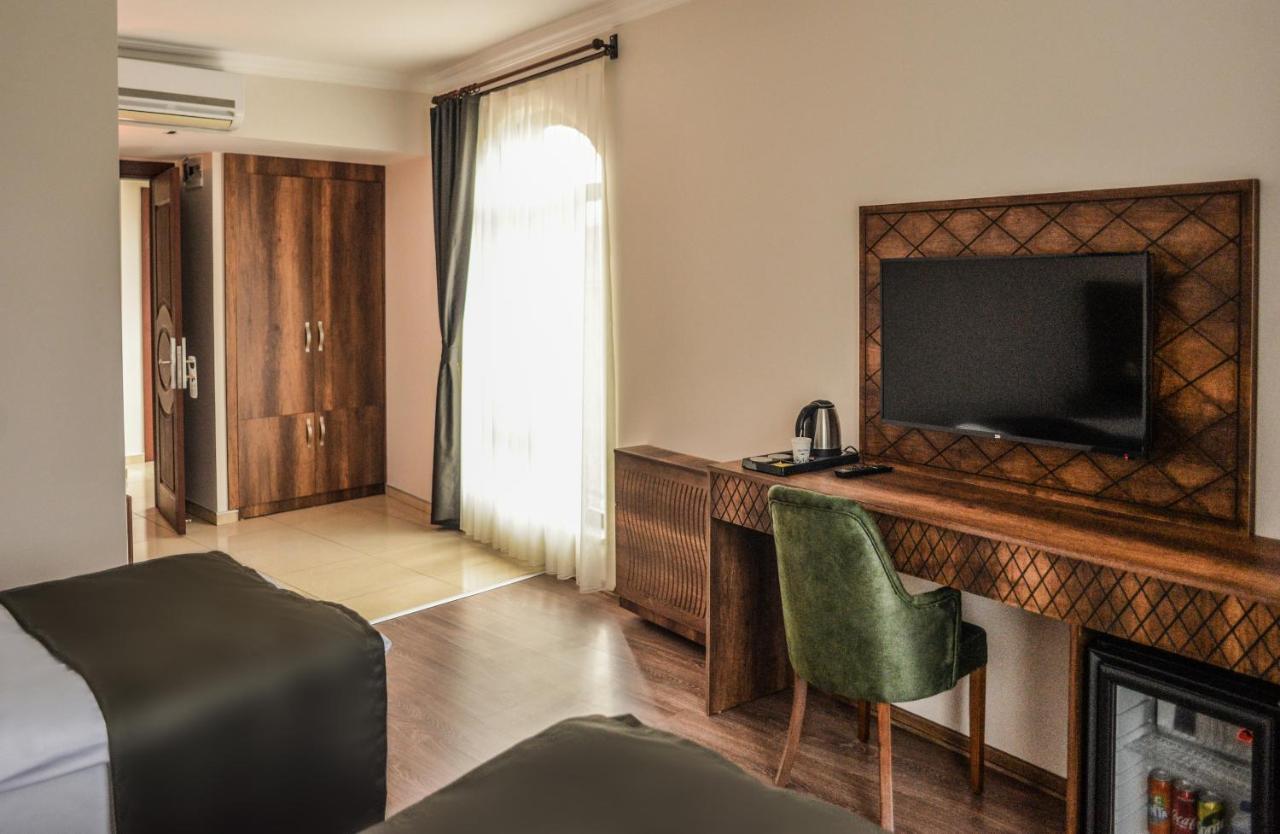 Neva Hotel Μαλάτεια Εξωτερικό φωτογραφία