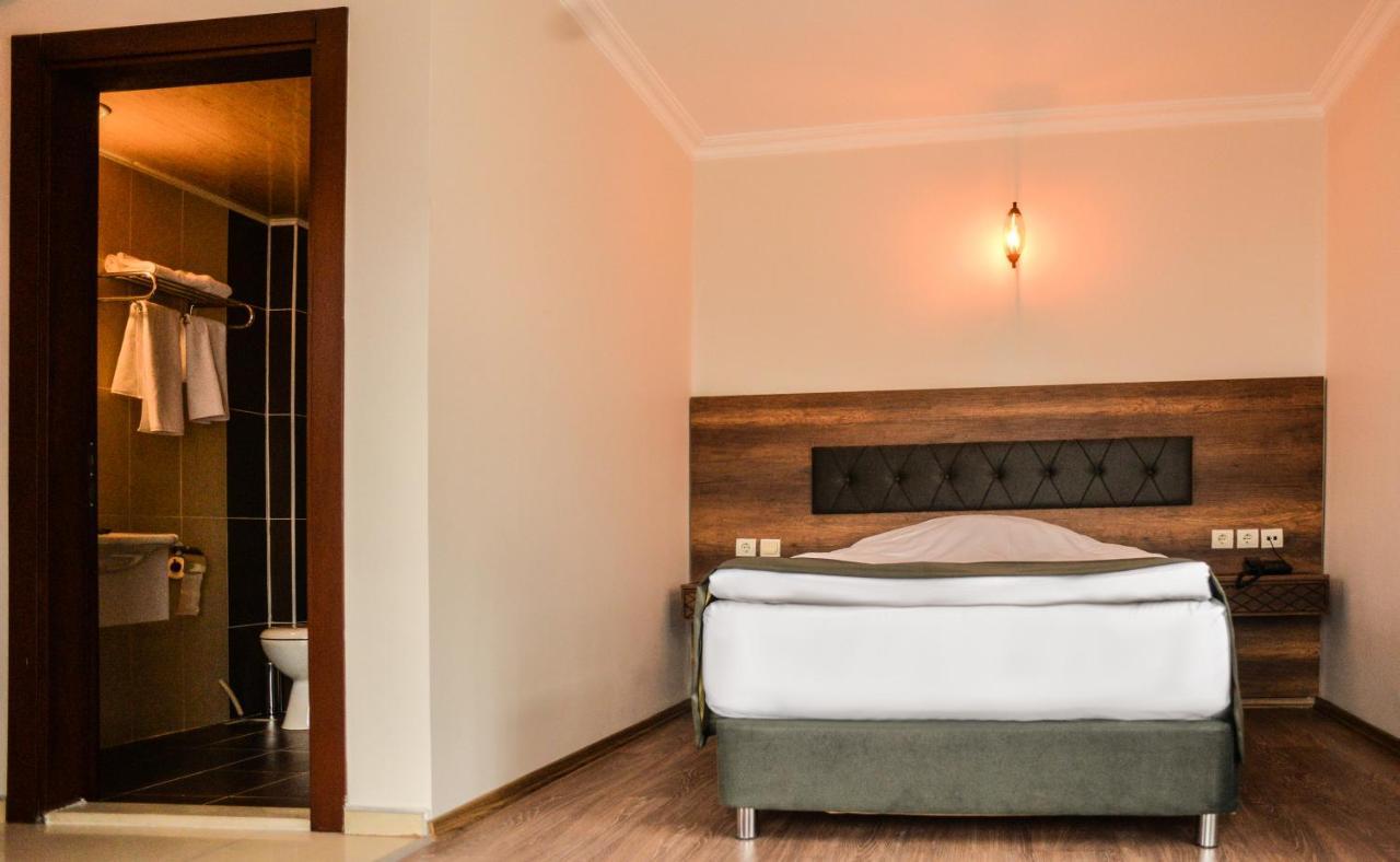 Neva Hotel Μαλάτεια Εξωτερικό φωτογραφία
